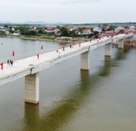 Cầu hơn 200 tỷ đồng bắc qua sông La - VĨNH HƯNG JSC