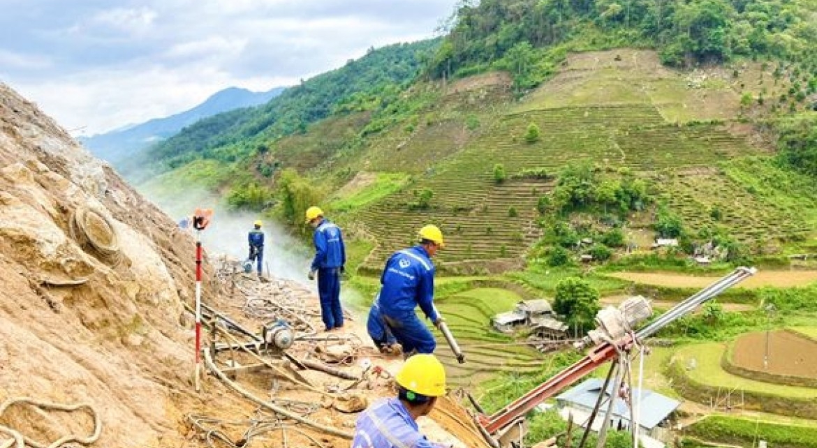 Giải pháp gia cố mái taluy dương, chống đá lở, đá rơi - VĨNH HƯNG JSC