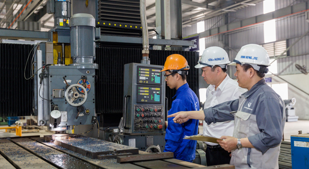 Tập thể CBNV VHIP - VĨNH HƯNG JSC