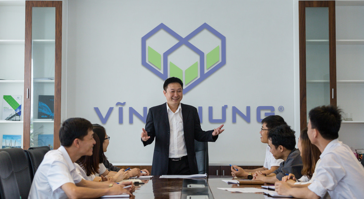 Tập thể CBNV VHIP - VĨNH HƯNG JSC