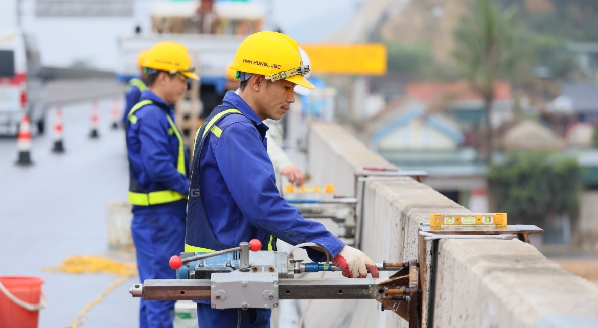 VĨNH HƯNG LẮP ĐẶT TƯỜNG CHỐNG ỒN TẠI MAI SƠN - QL45 - VĨNH HƯNG JSC