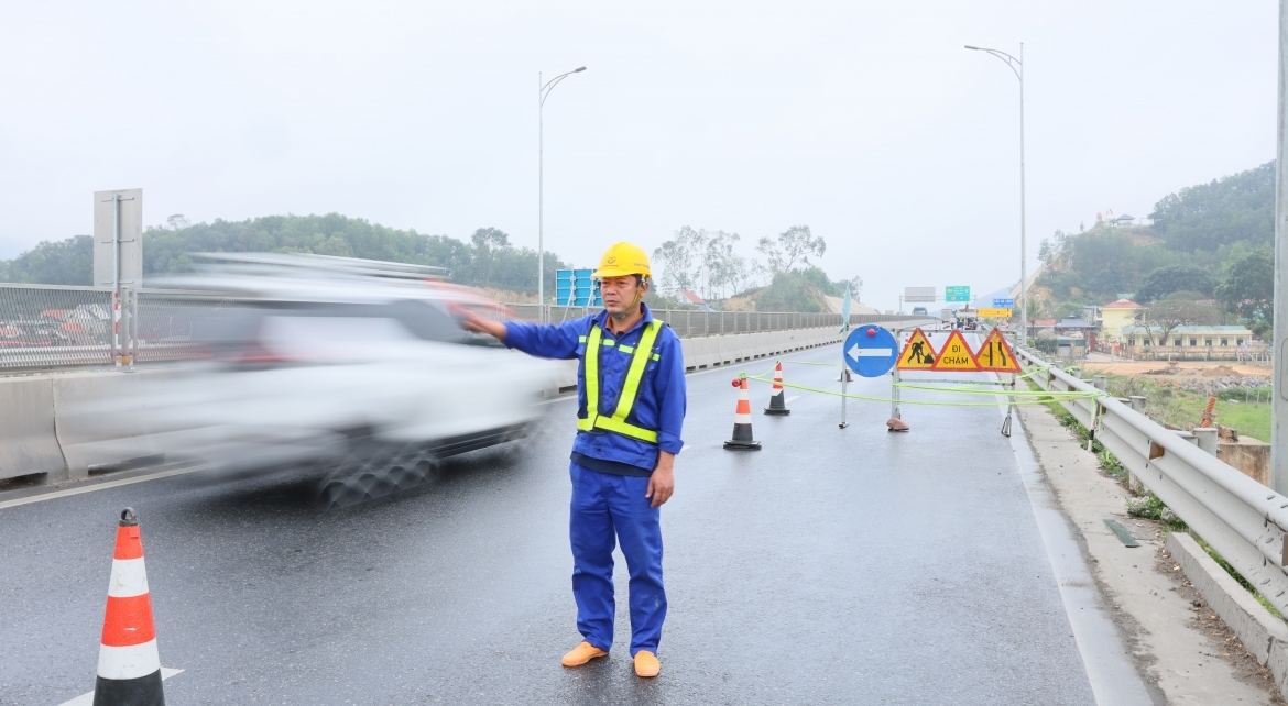 VĨNH HƯNG LẮP ĐẶT TƯỜNG CHỐNG ỒN TẠI MAI SƠN - QL45 - VĨNH HƯNG JSC