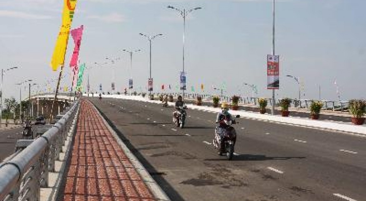 Nguyen Tri Phuong Bridge - Vinh Hung JSC