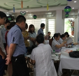 Vĩnh Hưng tổ chức chương trình khám chữa bệnh định kỳ c - VĨNH HƯNG JSC