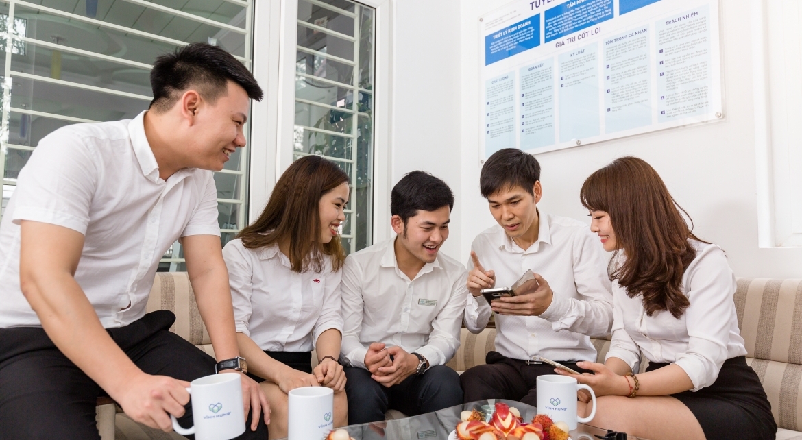 Tập thể CBNV Vĩnh Hưng JSC - VĨNH HƯNG JSC