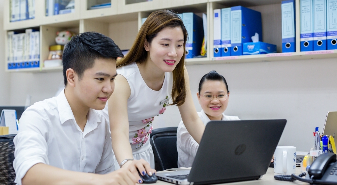 Tập thể CBNV Vĩnh Hưng JSC - VĨNH HƯNG JSC