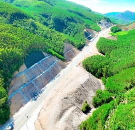 Gia cố mái taluy trên Quốc lộ 19 - Becamex Bình Định - VĨNH HƯNG JSC