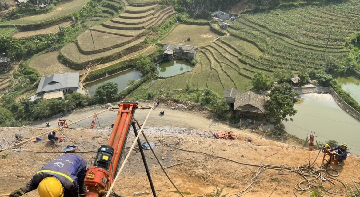 Giải pháp gia cố mái taluy dương, chống đá lở, đá rơi - VĨNH HƯNG JSC