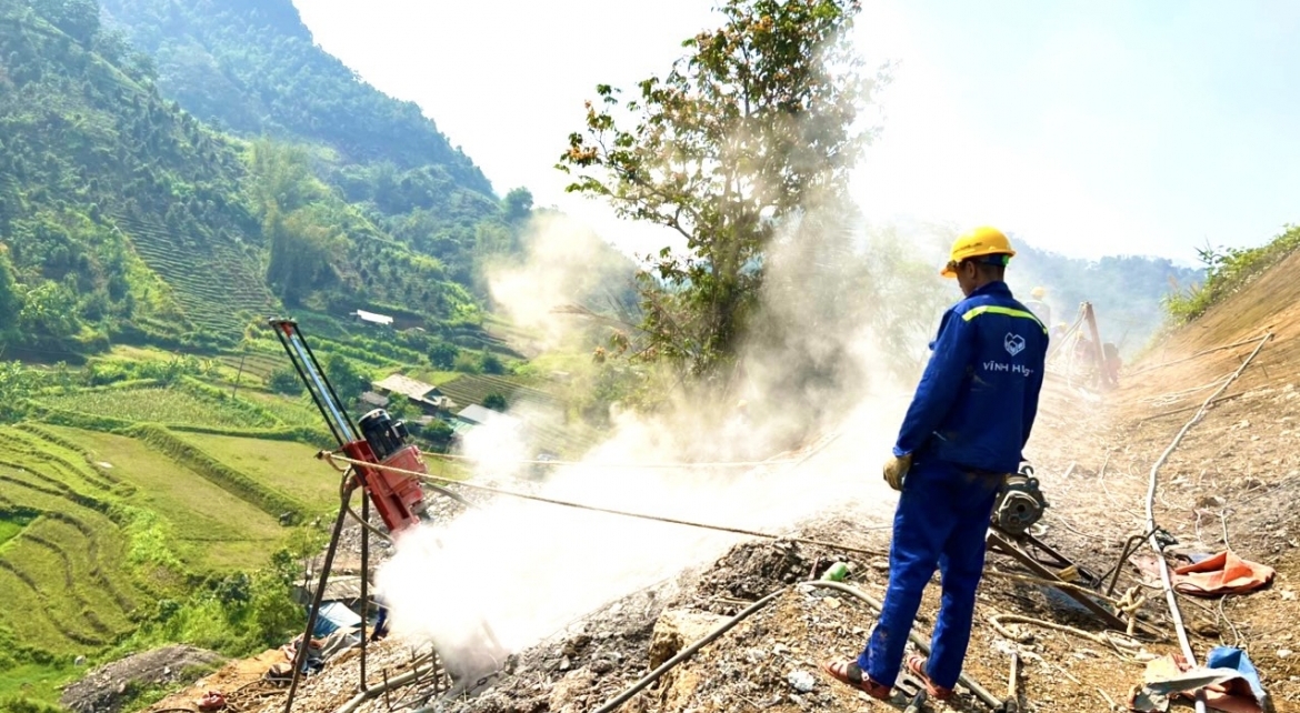 Giải pháp gia cố mái taluy dương, chống đá lở, đá rơi - VĨNH HƯNG JSC