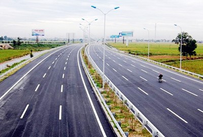 Việc hiện đại ho&aacute; ng&agrave;nh GTVT đặt ra mục ti&ecirc;u đến năm 2020 ho&agrave;n th&agrave;nh 2000km đường cao tốc.