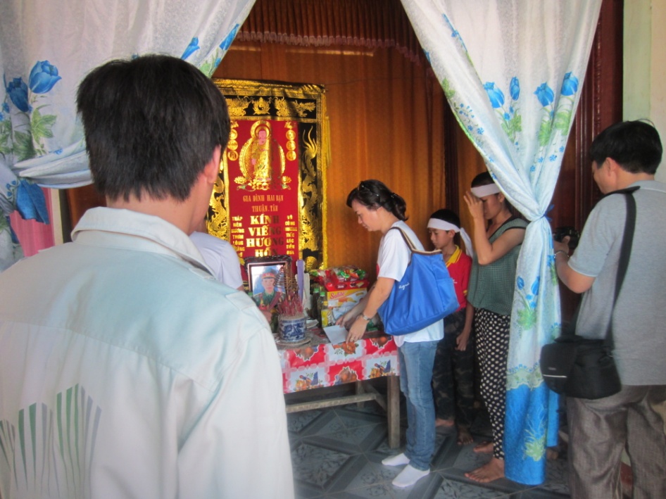 Description: Y:\Company Events\2013\Ảnh từ thiện QB\IMG_1206.jpg